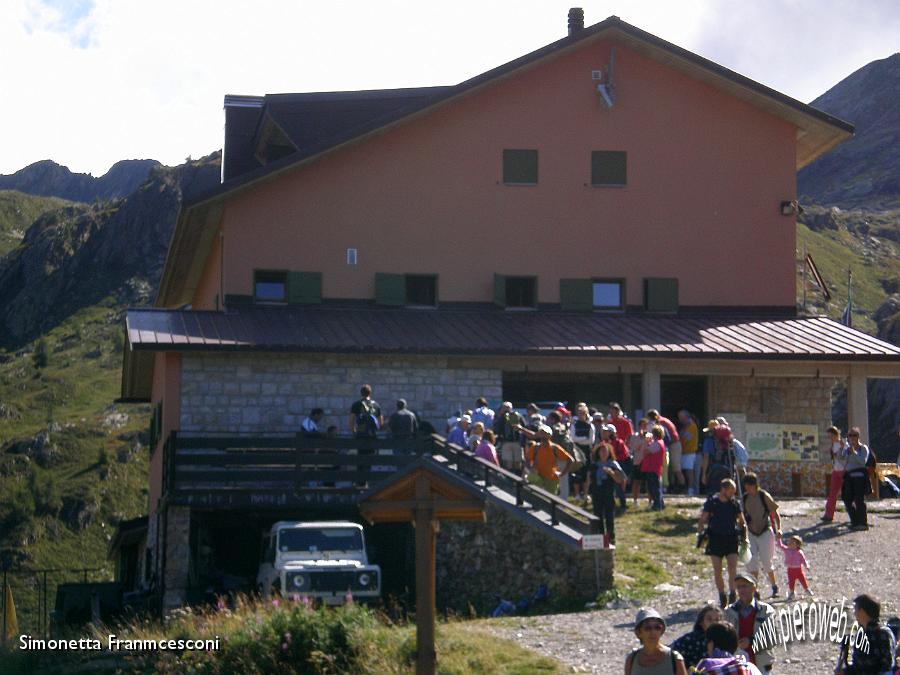 12 ARRIVO AL RIFUGIO CALVI.JPG